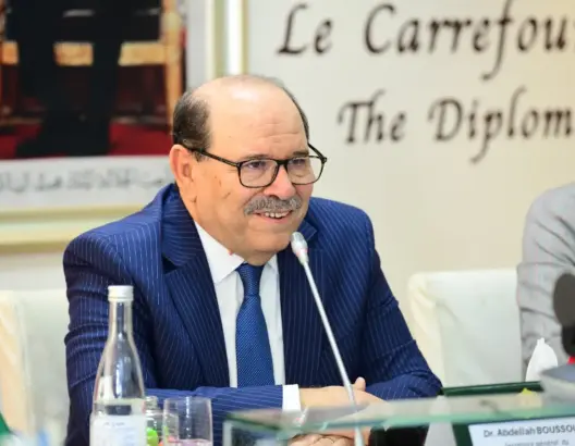 عبد الله بوصوف يستعرض تحولات الهجرة وإشكاليات اليمين المتطرف في أوروبا أمام السفراء المعتمدين بالمغرب