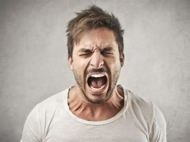 مهنةٌ وظيفةُ صاحبِها الصُّراخُ .. تعرف عليها 