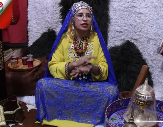 شابة دكالية تقرب الأطفال من تقاليد المولد النبوي الشريف