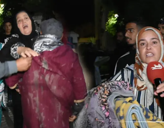 أمطار فاس تدفع ساكنة دور الصفيح إلى المبيت داخل مقر مقاطعة زواغة بنسودة (فيديو)