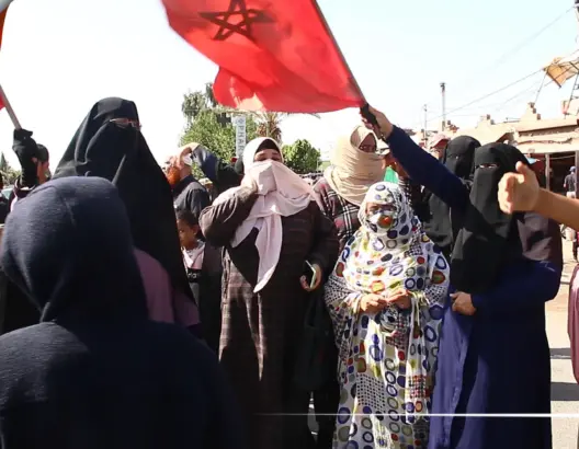 يتّمت أطفالا ورمّلت نساءً.. تكرار حوادث السير على طريق بمراكش يدفع السكان للاحتجاج