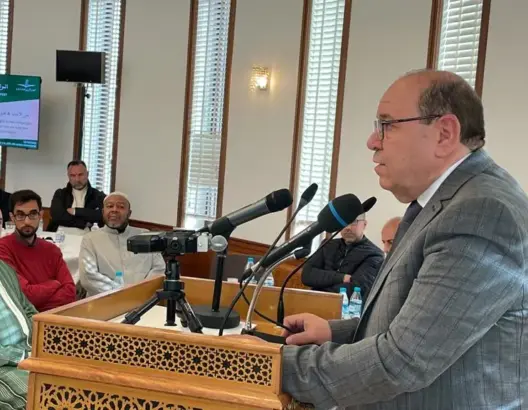 حضره بوصوف وسفير المغرب.. لقاء ديني بهولندا لتعميق التعارف بين أتباع الأديان (فيديو)