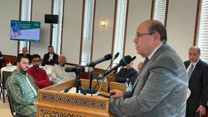 حضره بوصوف وسفير المغرب.. لقاء ديني بهولندا لتعميق التعارف بين أتباع الأديان (فيديو)