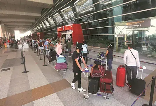 هبوط اضطراري لطائرة روسية في مطار “نيودلهي” إثر إنذار بوجود قنبلة