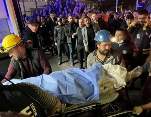 حوصروا تحت الأرض.. مقتل 22 شخصا جراء انفجار في منجم للتعدين بتركيا