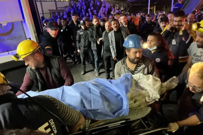 حوصروا تحت الأرض.. مقتل 22 شخصا جراء انفجار في منجم للتعدين بتركيا