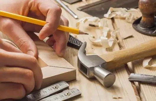 مشروع قانون المالية يرفع نسبة الضريبة على المهن الحرة إلى %20