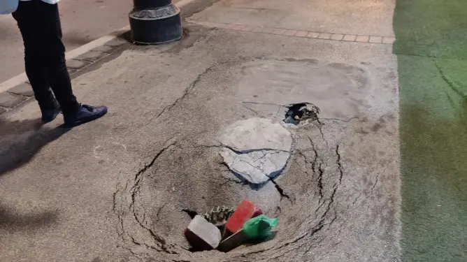 حُفرة تثير سخط سكان بطنجة ومطالب بتدخل رئيس المقاطعة
