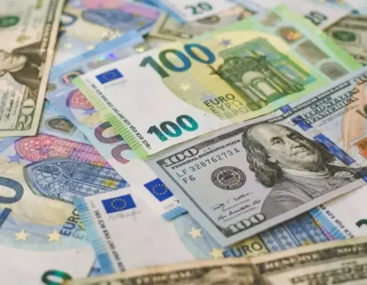 لأول مرة .. الحكومة تبني فرضية النمو في مشروع المالية على سعر صرف الأورو مقابل الدولار  