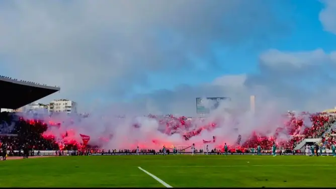 ديربي البيضاء .. الشهب النارية تبتر أصابع مشجع وتصيب آخر بكسور