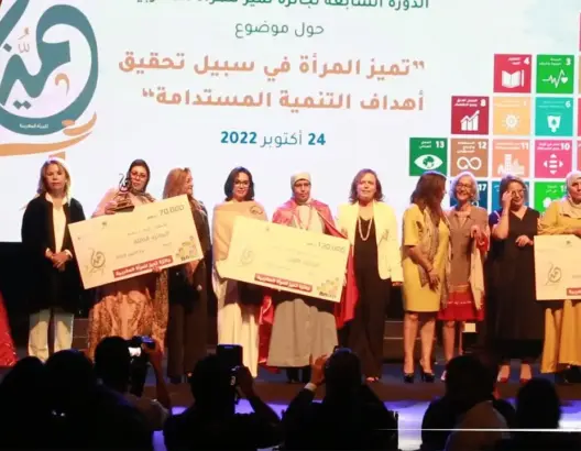 تتويج ثلاث نساء في جائزة “التميز”