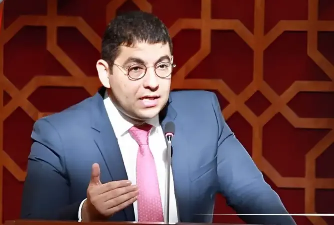 بنسعيد يعلق على محاولة انتحار مسرحي أمام وزارته ويدعو لإخراج مؤسسة اجتماعية للفنانين