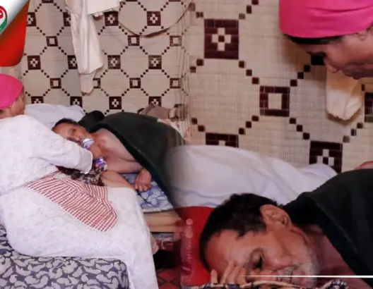 مرض يقلب حياة “عساس” رأسا على عقب.. وزوجته تضطر للعمل لإعانته وتناشد المحسنين
