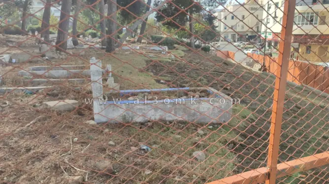 تسييج جزء من مقبرة تاريخية لإقامة منشأة يثير جدلا بطنجة.. ومسؤول يوضح (فيديو صور)
