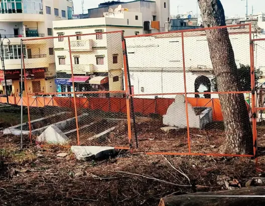 تسييج مقبرة تاريخية لبناء ملحقة إدارية يثير جدلا بطنجة
