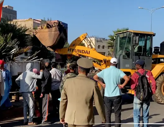 سلطات البيضاء تواصل حملة تحرير الطرقات بحي لالة مريم