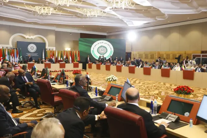 البيان الختامي لـ”قمة الجزائر” يشيد بجهود الملك محمد السادس في الدفاع عن القدس