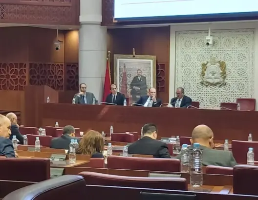 برلمانيون يثيرون توقف استثمارات بالملايير ويحذّرون من الرشوة والاحتكار