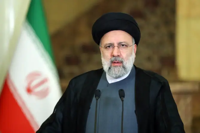 الرئيس الإيراني: من يتظاهر في إيران يصطف مع أمريكا ويقف ضد الثورة وطريقها