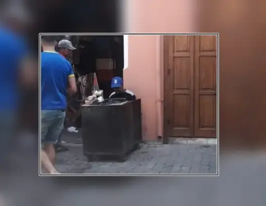 بجرة قلم.. جماعة مراكش تشرد إسكافيا وتحرمه من ترخيص استفاد منه 16 عاما