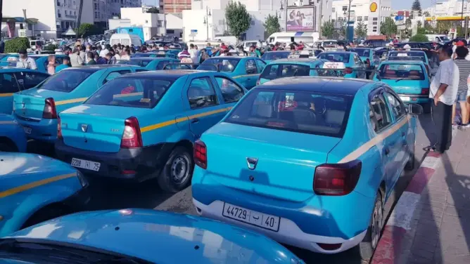 جماعة طنجة تشدد الخناق على “الطاكسيات” وسط غضب السائقين
