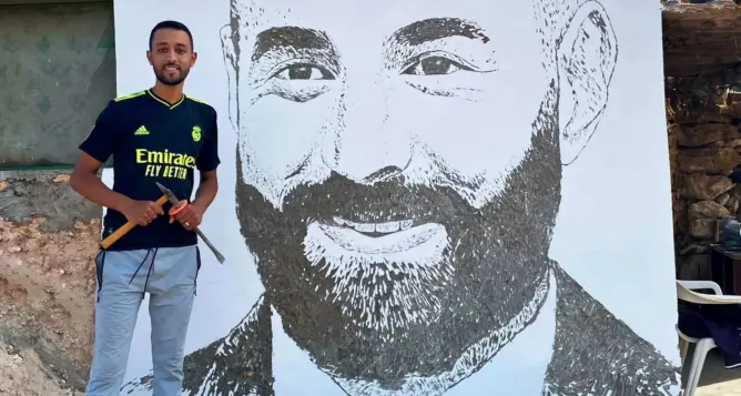 بـ”الفأس والإزميل”.. شاب مغربي يبدع في رسم بنزيما و”ريال مدريد” يشيد بموهبته