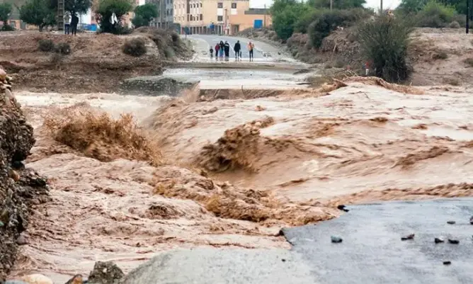 الحكومة تحدد كيفيات الحماية والوقاية من الفيضانات وتدبير الأخطار المتصلة بها