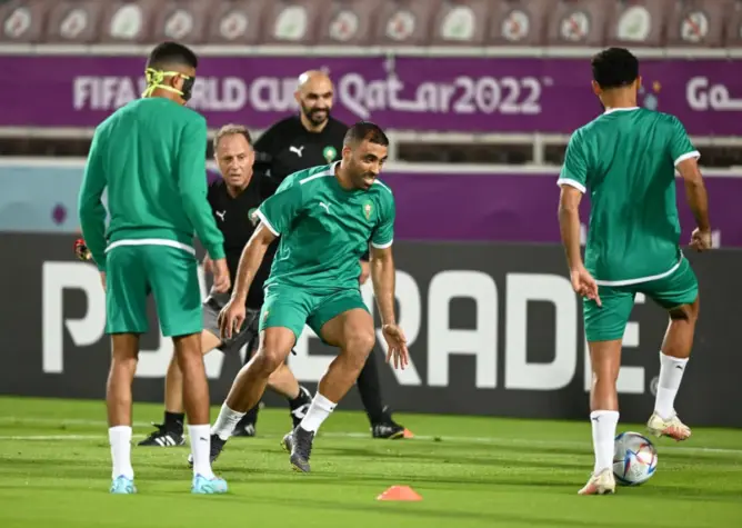 بحضور حمد الله.. المنتخب المغربي يخوض أول حصة تدريبية بقطر