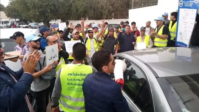 مستخدمو الطرق السيارة يختتمون 16 يوما من الاحتجاجات بوقفة غاضبة بالرباط (صور)