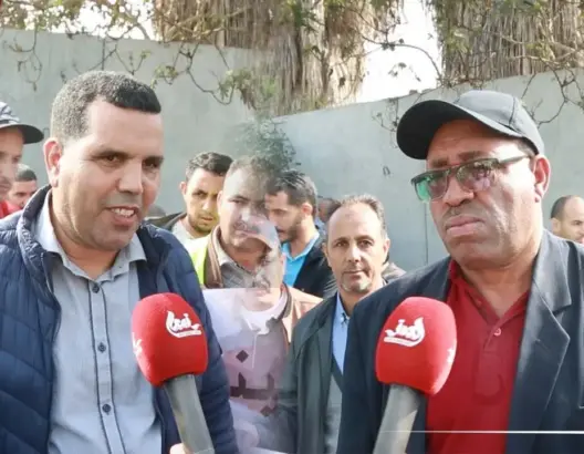 مهنيو النقل المزدوج يستنكرون إقصائهم من دعم الحكومة