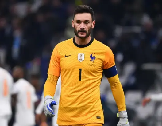 حارس المنتخب الفرنسي يكشف وجود ضغوطات على اللاعبين لاستهداف قطر