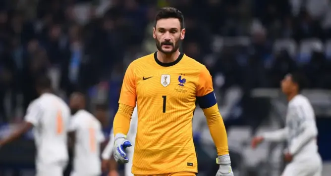 حارس المنتخب الفرنسي يكشف وجود ضغوطات على اللاعبين لاستهداف قطر