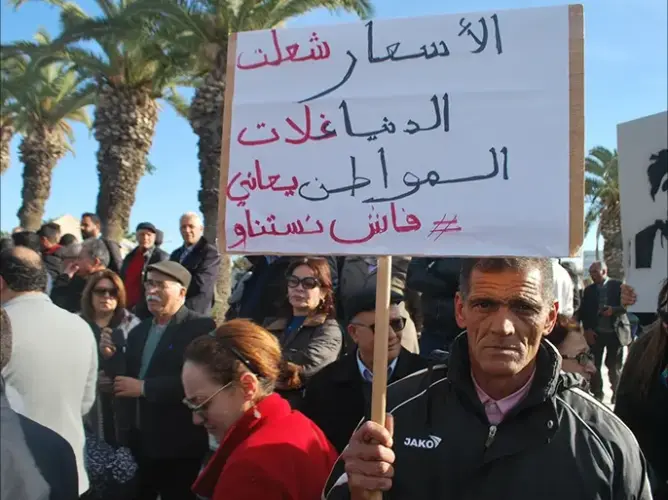 نقابة مخاريق تقترح زيادة عامة في الأجور وإلغاء الضريبة وتسقيف الغازوال