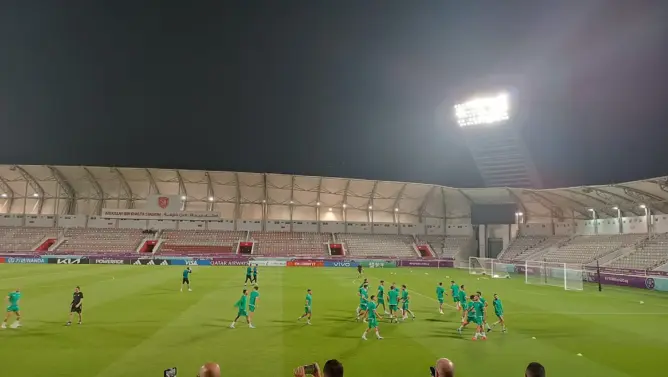 أجواء تداريب المنتخب المغربي تشد انتباه وسائل الإعلام بقطر