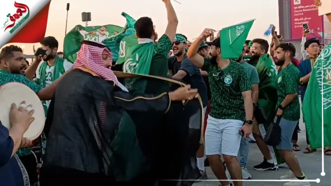 فرحة سعوديين بعد الفوز على الأرجنتين