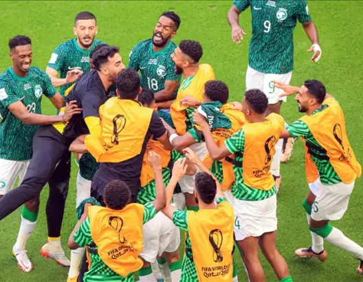 العاهل السعودي يعلن عطلة رسمية احتفالا بفوز منتخب بلاده على الأرجنتين