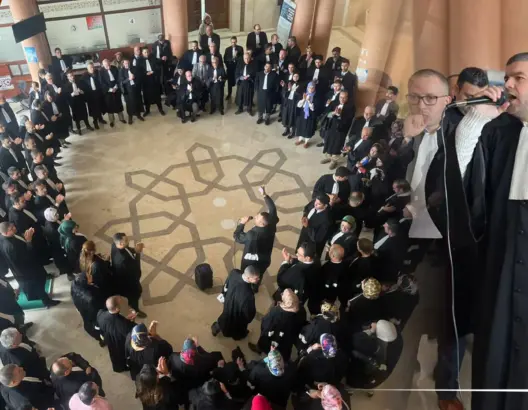 أعلنوا إضرابا شاملا عن العمل.. المحامون يطالبون بسحب مشروع قانون المهنة