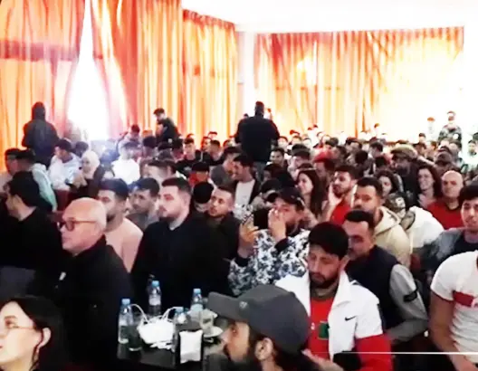 أهازيج وأجواء حماسية.. هكذا تابع التطوانيون مباراة المغرب وكرواتيا