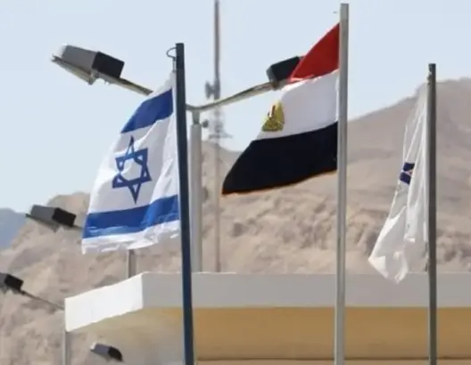 إسرائيل تهدد مصر بقصف أي شاحنات مساعدات تحاول المرور بمعبر رفح