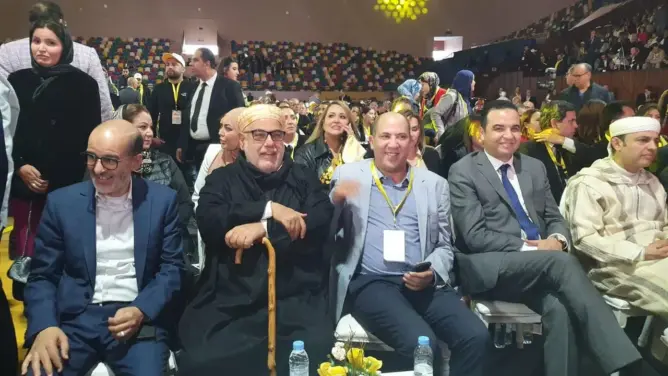يتقدمهم ابن كيران .. قيادات حزبية تحضر افتتاح مؤتمر الحركة الشعبية (فيديو)