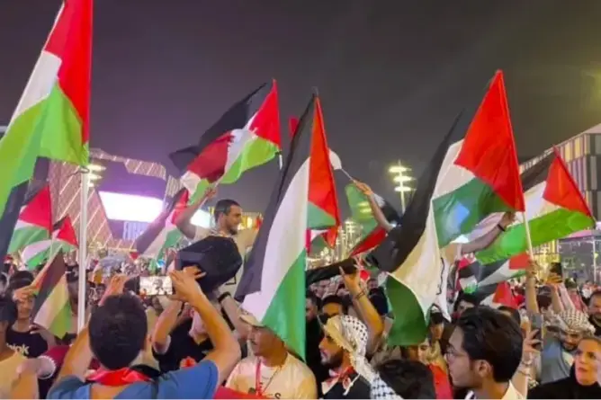 “الغارديان” البريطانية ترصد نبذ إسرائيل في مونديال قطر مقابل حضور بارز لفلسطين