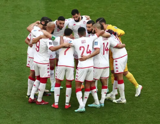 إقصاء نسور قرطاج يصدم الجماهير التونسية.. ومدربون لـ”العمق”: يجب إعادة ترتيب الأوراق