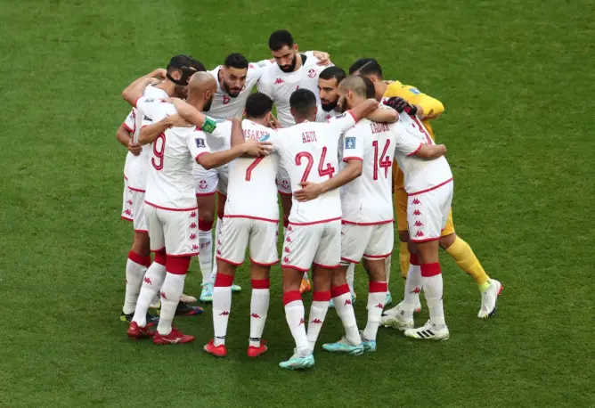 إقصاء نسور قرطاج يصدم الجماهير التونسية.. ومدربون لـ”العمق”: يجب إعادة ترتيب الأوراق