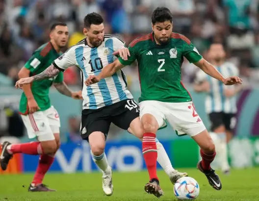 ميسي يقود الأرجنتين للإطاحة بالمكسيك وينعش حظوظها في التأهل