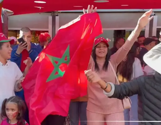 احتفالات عارمة بالدار البيضاء بعد الفوز التاريخي للمغرب أمام بلجيكا (فيديو)