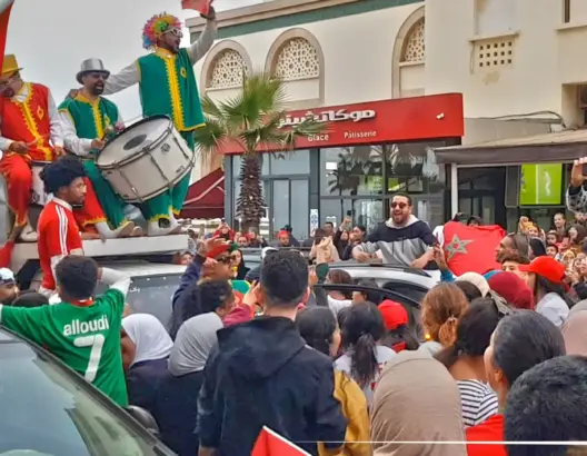 احتفالات عارمة بكورنيش الرباط عقب فوز المغرب على بلجيكا (فيديو)