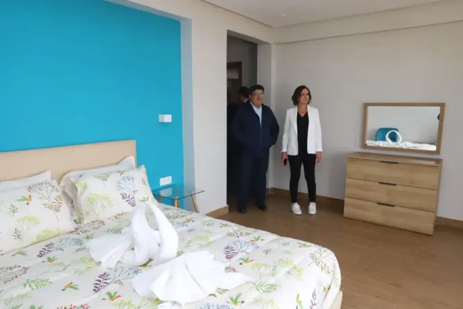 وزيرة السياحة