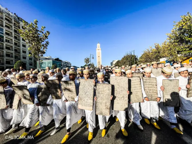 أطفال متوجهين لأداء صلاة الاستسقاء