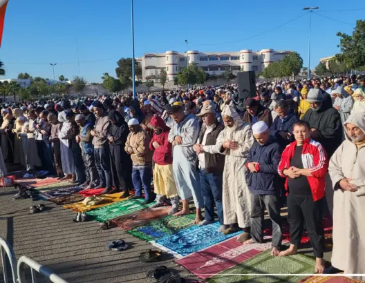 مئات المغاربة بالبيضاء يؤدون صلاة الاستسقاء طلبا للغيث