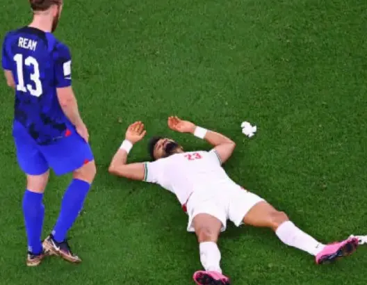 إيرانيون يحتفلون بهزيمة منتخب بلادهم أمام أمريكا ولاعب سابق يتلقى تهديدات بالقتل